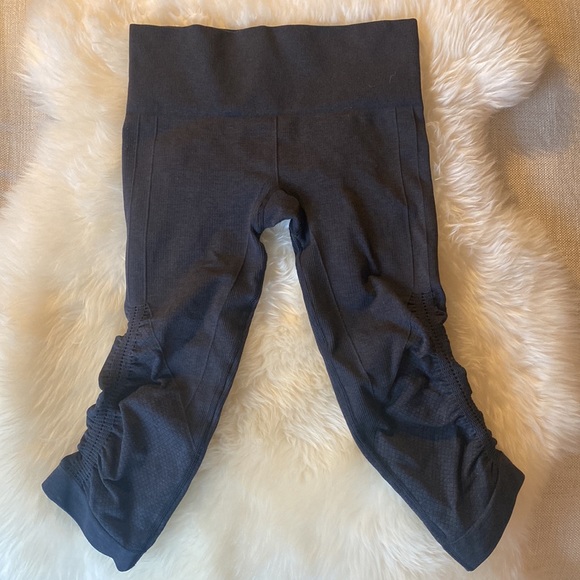 Lululemon In the Flow Crop II size 2 Grey - Picture 4 of 7